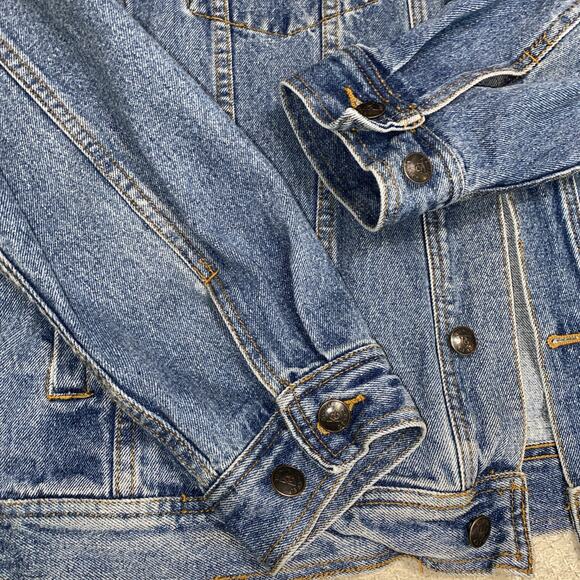 Vintage Denim Gear Men Size L Blue Denim Trucker Jacket Made In Hong Kong - Picture 4 of 8